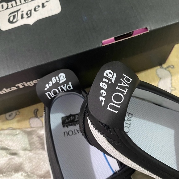 PATOU x Onitsuka Tiger Collaboration Black Flats - Picture 2 of 10